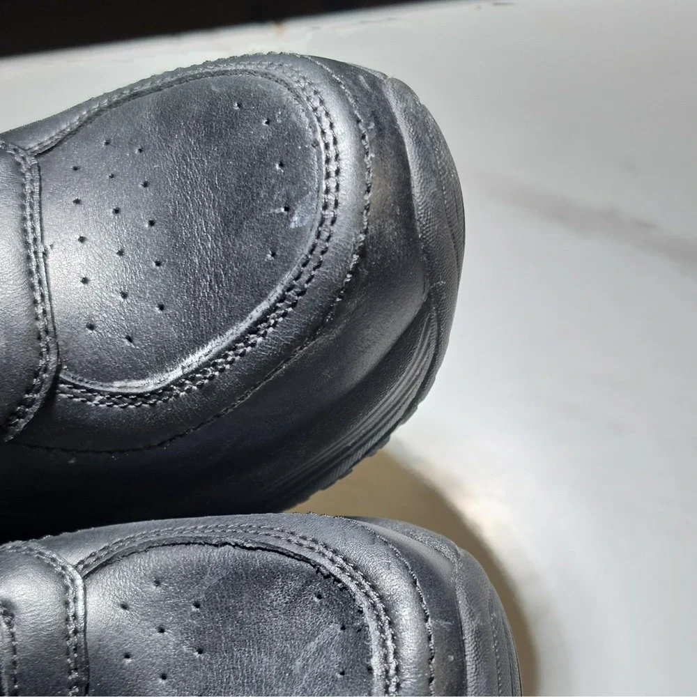 OrthoFeet Black Solid Low Top Lace Up Leather Women's Athletic Sneakers Logo